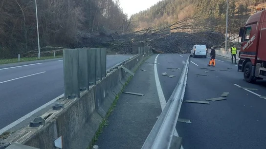 Desprendimiento en la AP-8 Desprendimiento en la AP-8