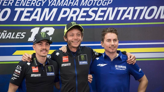 Jorge Lorenzo en la presentación de Yamaha junto a Rossi y Viñales Jorge Lorenzo en la presentación de Yamaha junto a Rossi y Viñales