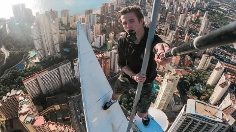 Selfie en lo alto de un edificio. 