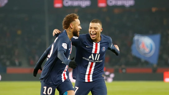 Neymar y Mbappé celebran un gol con el PSG Neymar y Mbappé celebran un gol con el PSG