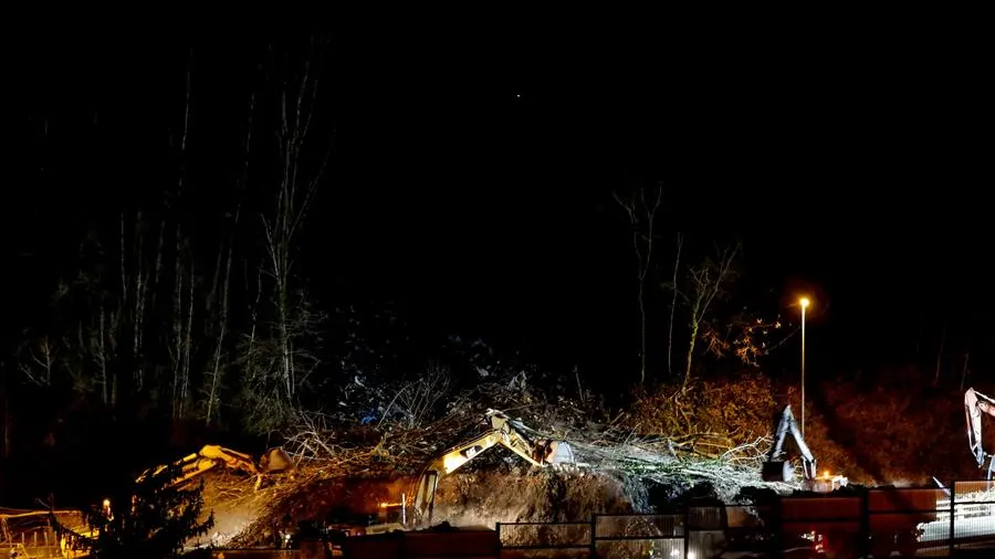 Desprendimiento de una ladera junto a la AP-8