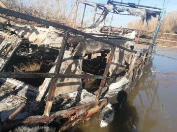 El estado en el que quedó el barco en el que trabajaban los científicos El estado en el que quedó el barco en el que trabajaban los científicos