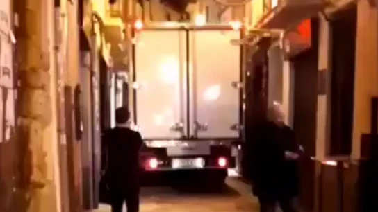 Un camión se queda atascado en una calle de Zamora durante más de dos horas Un camión se queda atascado en una calle de Zamora durante más de dos horas