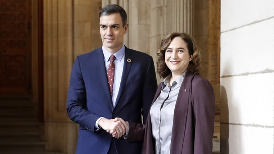 Pedro Sánchez y Ada Colau, en su reunión en el Ayunamiento de Barcelona Pedro Sánchez y Ada Colau, en su reunión en el Ayunamiento de Barcelona