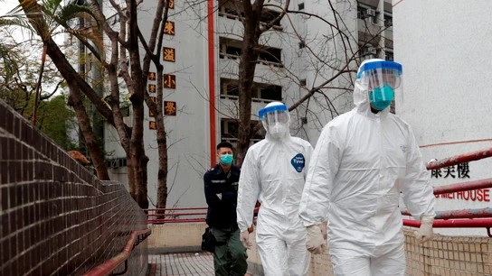 Trabajadores protegidos para no contagiarse de coronavirus Trabajadores protegidos para no contagiarse de coronavirus