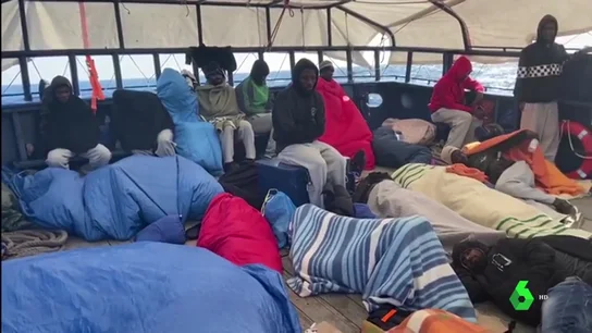 El barco humanitario Aita Mari se queda sin espacio y recursos tras un nuevo rescate  El barco humanitario Aita Mari se queda sin espacio y recursos tras un nuevo rescate