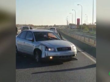Detenido tras protagonizar una espectacular persecución policial y chocarse contra los coches patrulla en Huelva Detenido tras protagonizar una espectacular persecución policial y chocarse contra los coches patrulla en Huelva