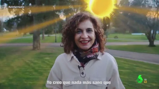 El divertido 'hit' de María Jesús Montero tras "pasárselo chupi" en su escapada con el Gobierno: "Salir, sumar y multiplicar" El divertido 'hit' de María Jesús Montero tras "pasárselo chupi" en su escapada con el Gobierno: "Salir, sumar y multiplicar"