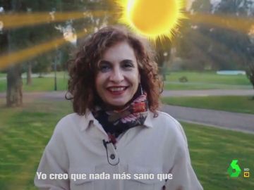 El divertido 'hit' de María Jesús Montero tras "pasárselo chupi" en su escapada con el Gobierno: "Salir, sumar y multiplicar" El divertido 'hit' de María Jesús Montero tras "pasárselo chupi" en su escapada con el Gobierno: "Salir, sumar y multiplicar"