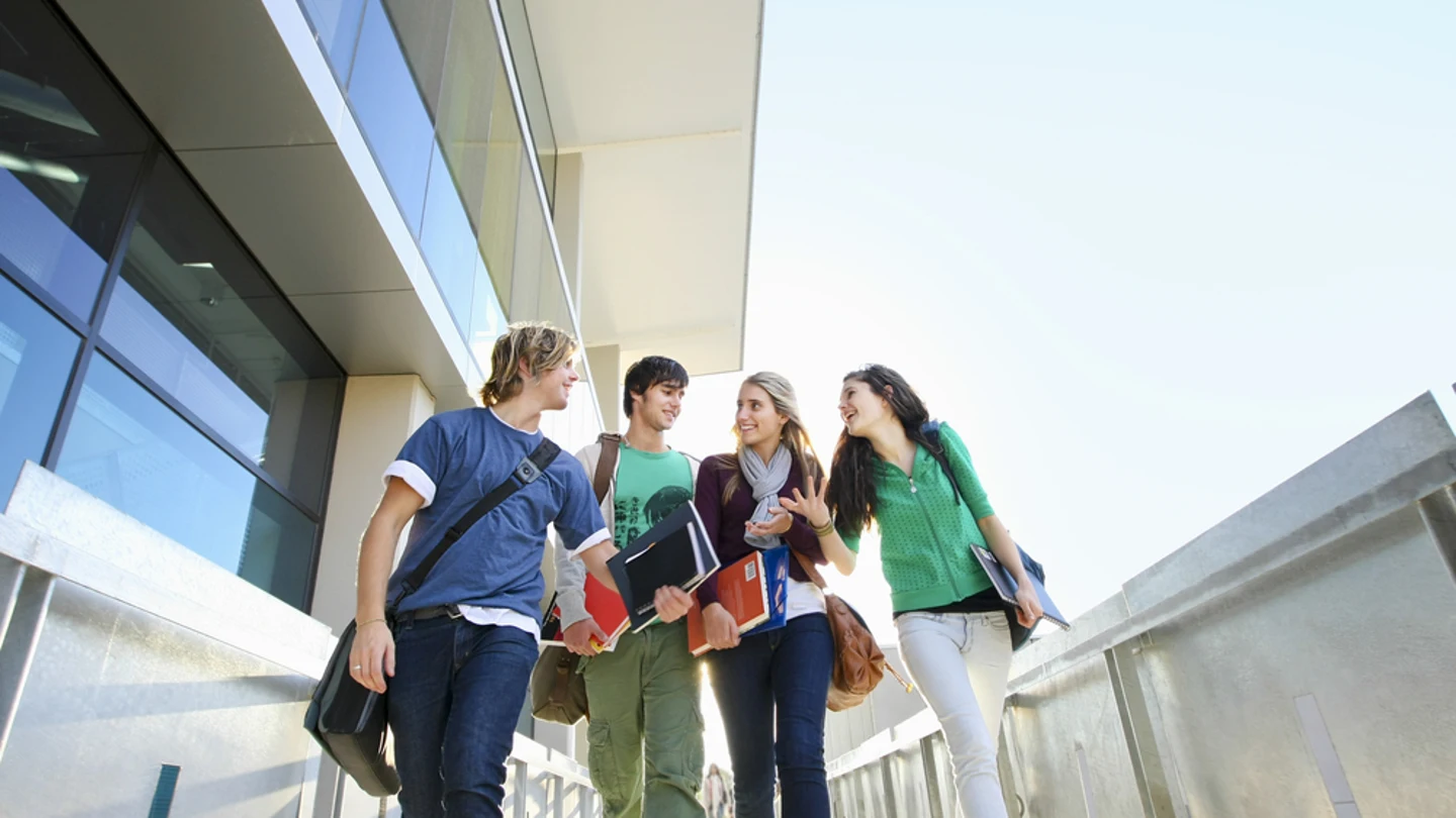 Los jóvenes españoles creen que están poco preparados para enfrentarse al mundo laboral Los jóvenes españoles creen que están poco preparados para enfrentarse al mundo laboral