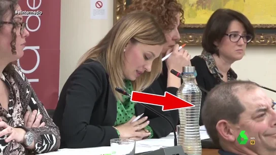 La reacción de un concejal de IU al escuchar a una concejala de Vox afirmar que "la libertad de cátedra es para los catedráticos" La reacción de un concejal de IU al escuchar a una concejala de Vox afirmar que "la libertad de cátedra es para los catedráticos"