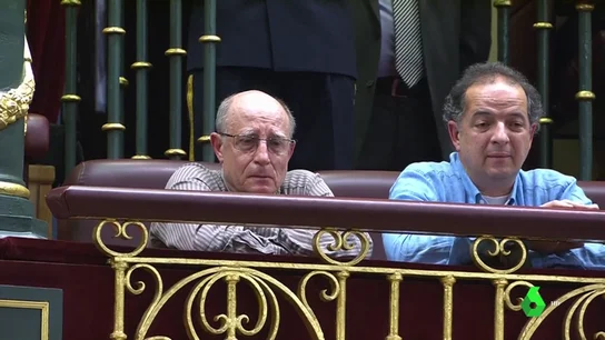 La emoción de Ángel Hernández al ver en el Congreso la ley por la que tanto sufrió su mujer: "Cruzaremos el río de la sinrazón" La emoción de Ángel Hernández al ver en el Congreso la ley por la que tanto sufrió su mujer: "Cruzaremos el río de la sinrazón"