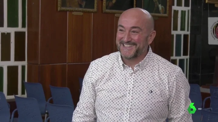 El emotivo discurso de un profesor a sus alumnos tras 'saltarse' el veto parental: "He defendido vuestra libertad frente a la opresión"