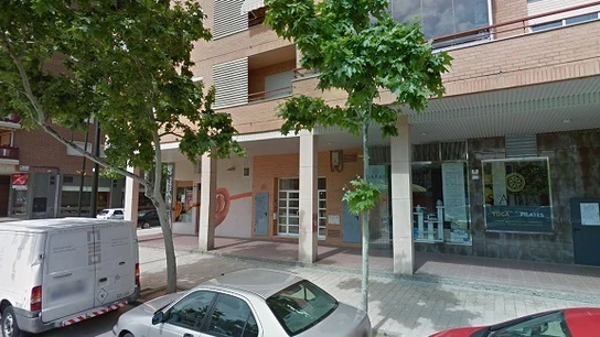 Un hombre se hace pasar por repartidor y acuchilla a una menor en la puerta de su casa en Zaragoza Un hombre se hace pasar por repartidor y acuchilla a una menor en la puerta de su casa en Zaragoza