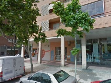 Un hombre se hace pasar por repartidor y acuchilla a una menor en la puerta de su casa en Zaragoza Un hombre se hace pasar por repartidor y acuchilla a una menor en la puerta de su casa en Zaragoza