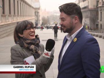 La 'picante' confesión de Rufián sobre las miradas entre PSOE y Unidas Podemos: "Veo más sexo que amor" La 'picante' confesión de Rufián sobre las miradas entre PSOE y Unidas Podemos: "Veo más sexo que amor"