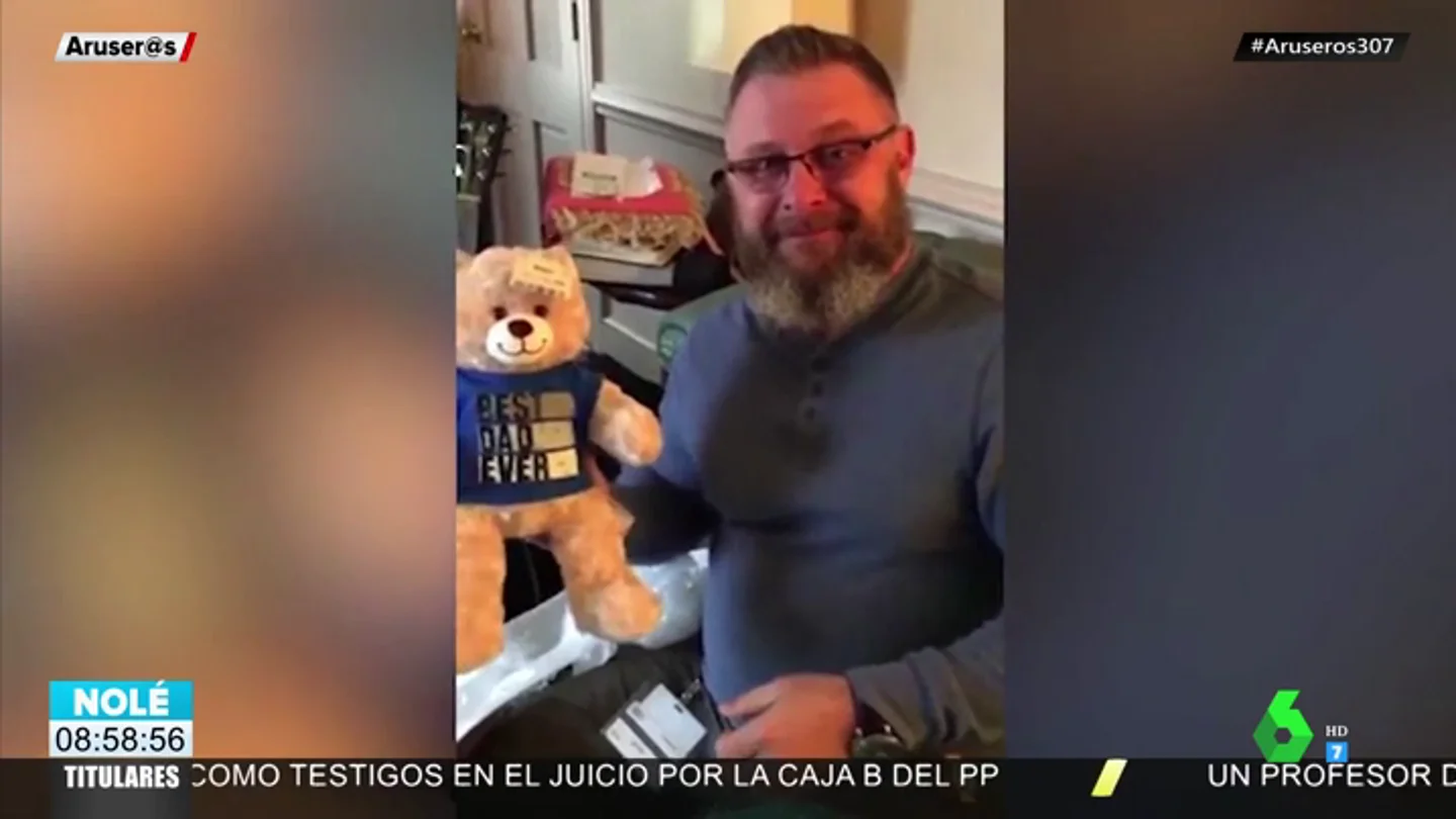 Un regalo muy emotivo: Un padre donó el corazón de su hijo y recibe un peluche con el sonido de sus latidos Un regalo muy emotivo: Un padre donó el corazón de su hijo y recibe un peluche con el sonido de sus latidos