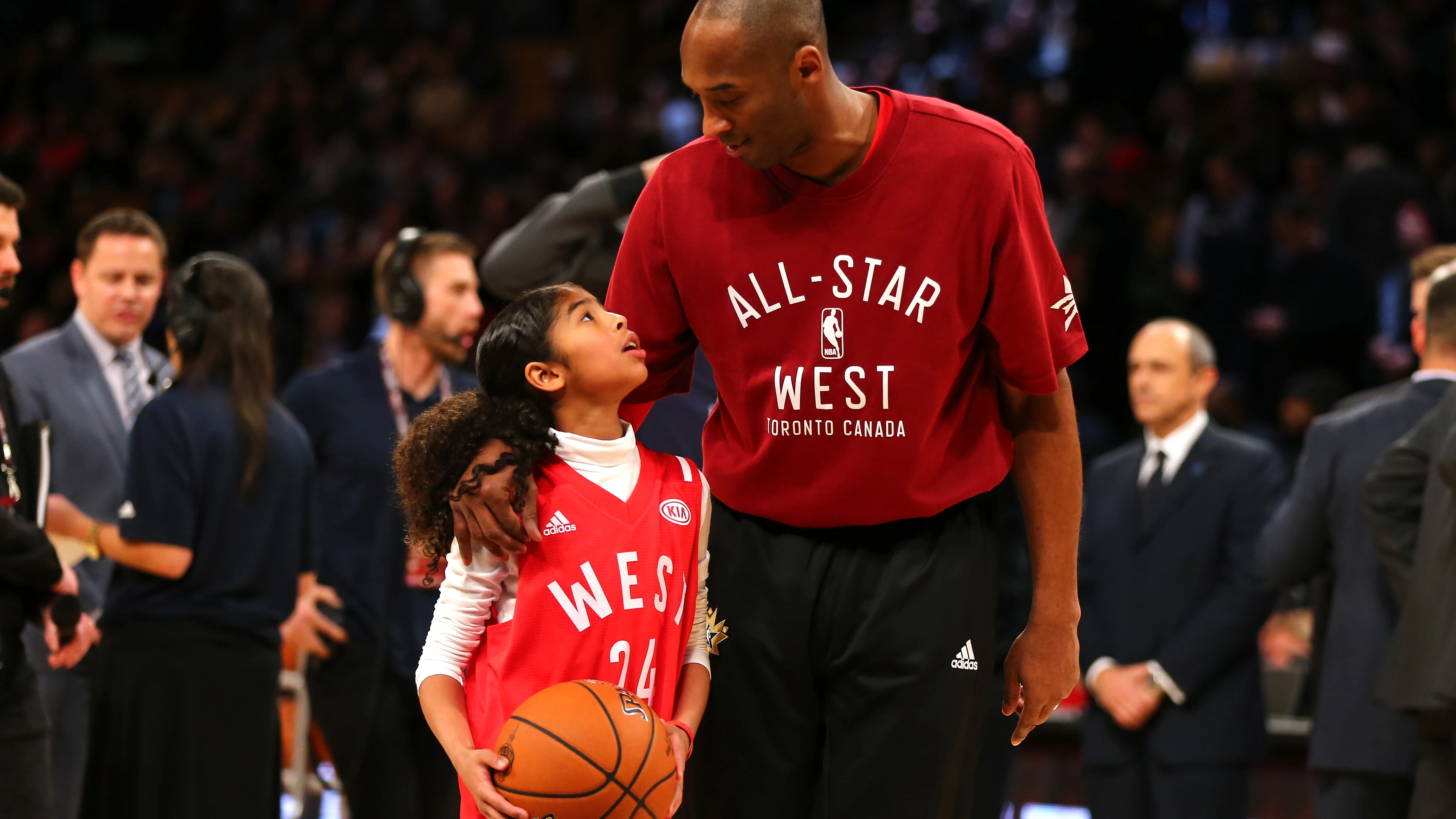 Kobe Bryant y su hija Gianna en en el All Star 2016