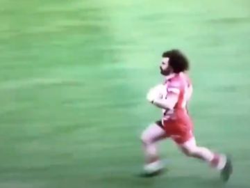 Jugador de rugby parecido a Mohamed Salah. Jugador de rugby parecido a Mohamed Salah.