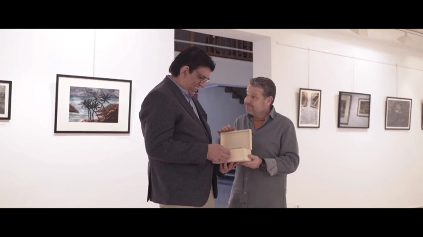 Alberto Chicote quiere que Juan Antonio tenga un recuerdo suyo y le hace un regalo muy especial Alberto Chicote quiere que Juan Antonio tenga un recuerdo suyo y le hace un regalo muy especial