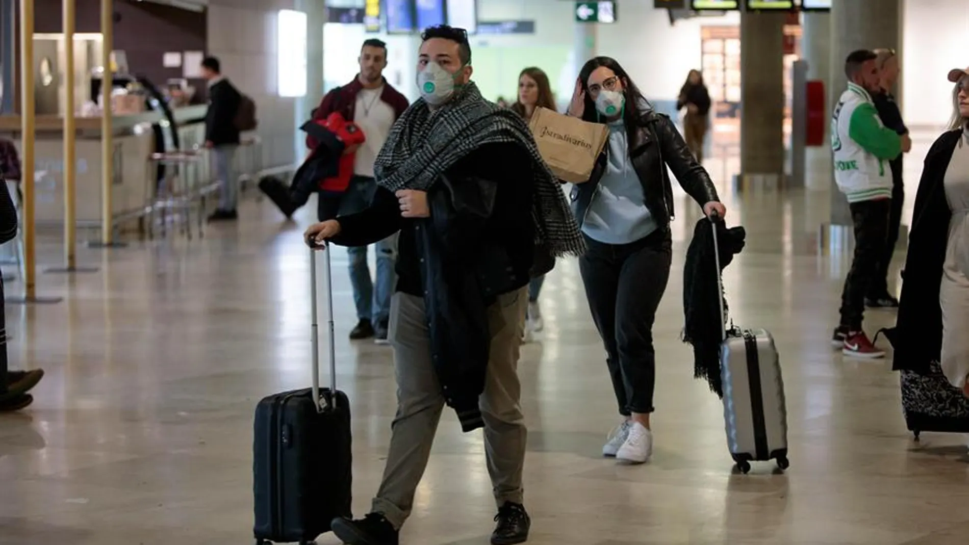 Italia impone una cuarentena de cinco días a los viajeros de la Unión Europea