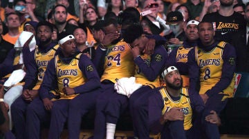 Los Lakers en un partido ante Portland