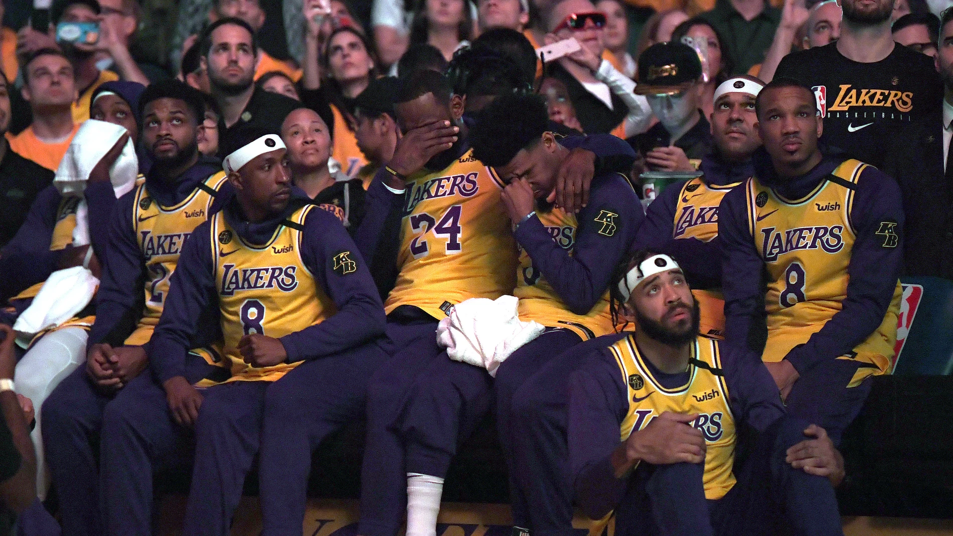 Los Lakers en un partido ante Portland