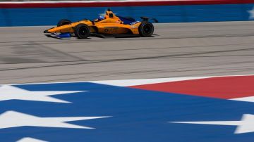 Fernando Alonso en un vehículo de la Indycar Series