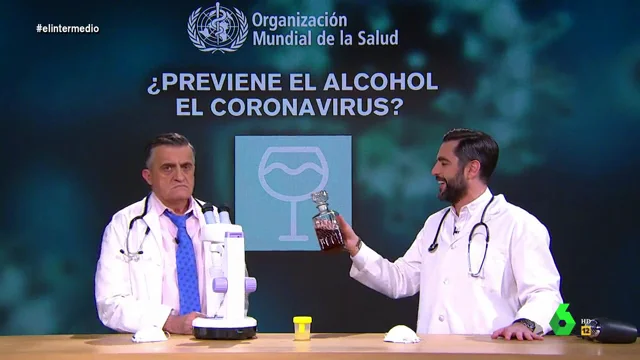 Beber orina o usar alcohol: Dani Mateo somete al 'método científico' los principales bulos sobre cómo prevenir el coronavirus Beber orina o usar alcohol: Dani Mateo somete al 'método científico' los principales bulos sobre cómo prevenir el coronavirus
