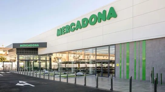Fachada Mercadona en Granada Mercadona busca personal para la campaña de Semana Santa y verano