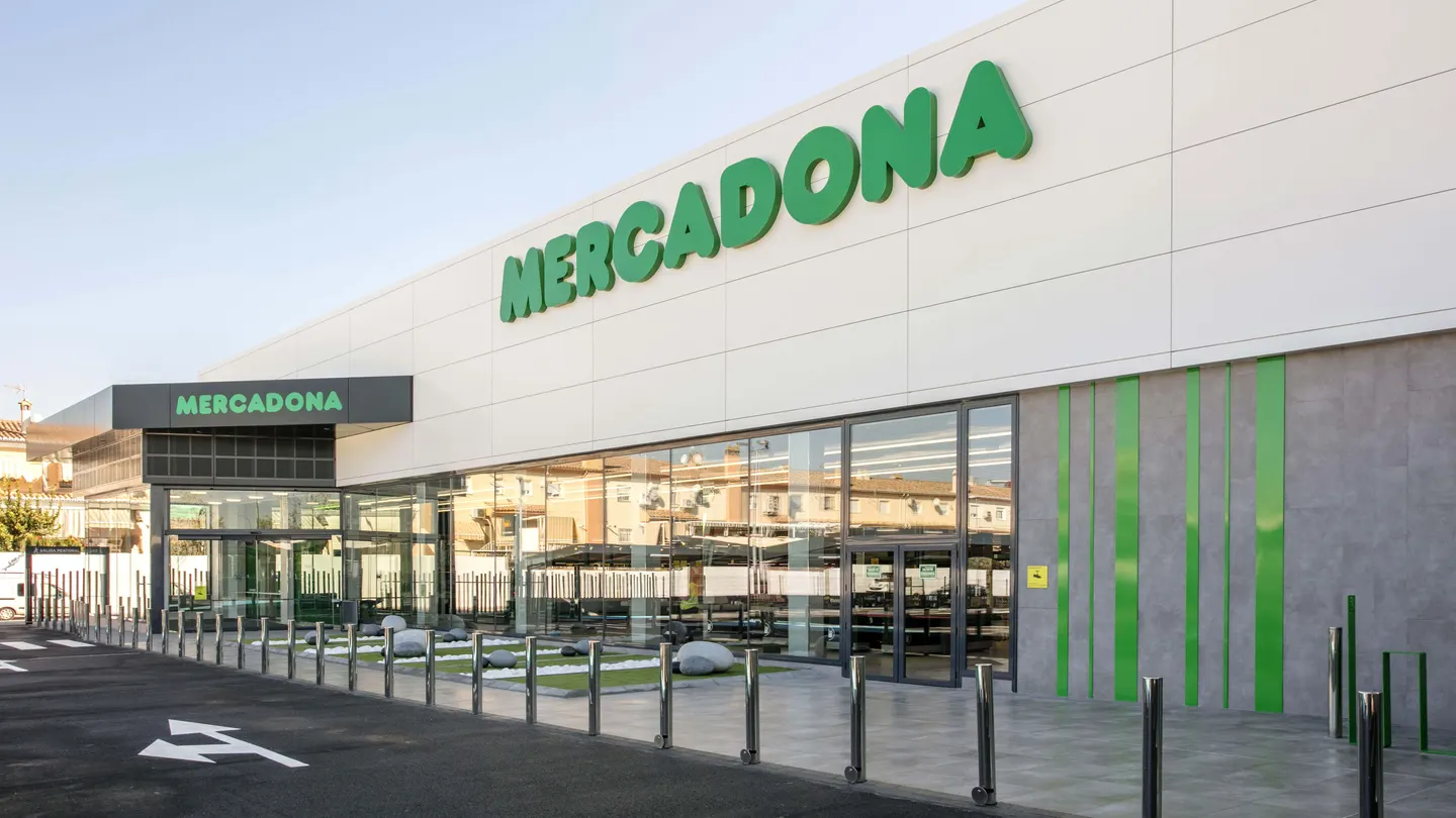 Fachada Mercadona en Granada Mercadona busca personal para la campaña de Semana Santa y verano