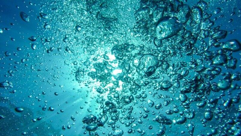 Cómo salir si te encuentras dentro de una corriente de retorno en el mar