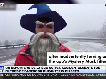 Un error viral: un reportero informa en directo con los filtros de Facebook puestos Un error viral: un reportero informa en directo con los filtros de Facebook puestos