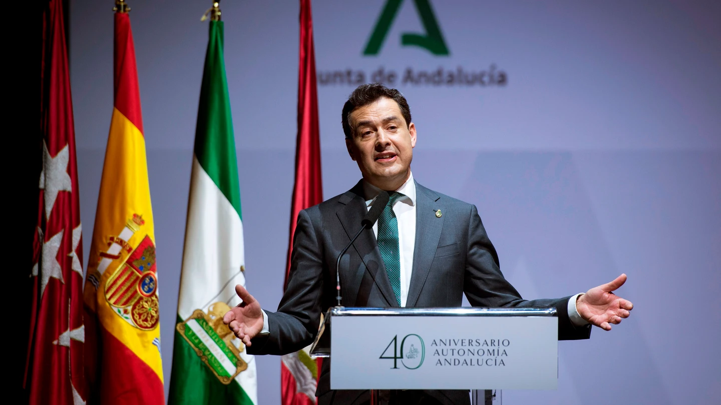 El presidente de Andalucía Juanma Moreno pronuncia unas palabras durante la celebración del 40 aniversario de la Autonomía de Andalucía Día de Andalucía: 40 años de autonomía política