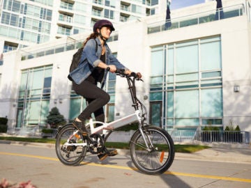 Decathlon avisa de un fallo en su bicicleta plegable Btwin Tilt 900 Decathlon avisa de un fallo en su bicicleta plegable Btwin Tilt 900