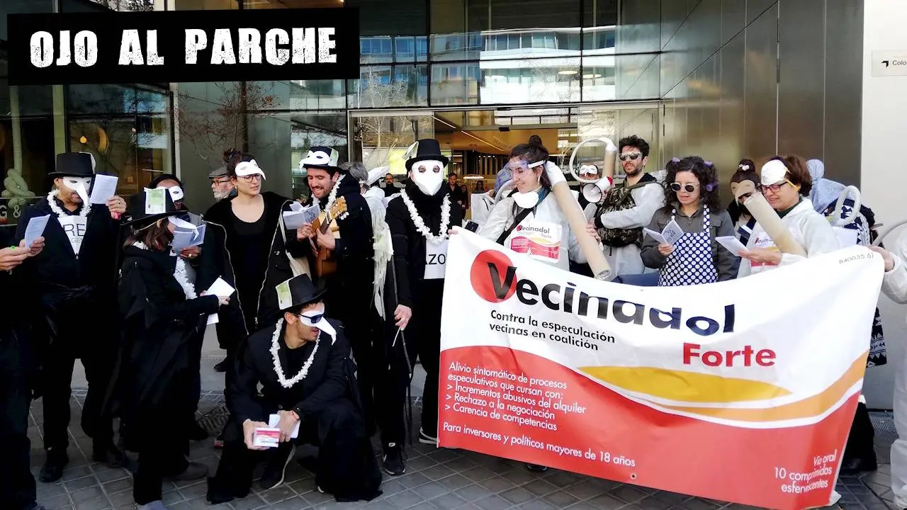 Vecinos de la calle Santa Ana protestan contra el fondo buitre que compró su edificio. Ojo al parche