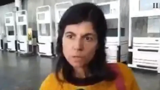 Imagen de la mujer que dijo que se iba sola de viaje porque su marido se "rajó" por el coronavirus Imagen de la mujer que dijo que se iba sola de viaje porque su marido se "rajó" por el coronavirus
