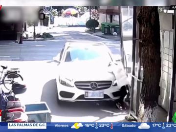 Una madre atropella a su hija al pisar por error el acelerador en vez del freno Una madre atropella a su hija al pisar por error el acelerador en vez del freno