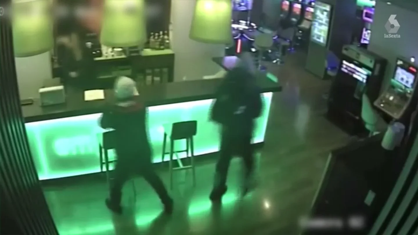 Así era el 'modus operandi' de dos violentos atracadores de salones de juego en Valencia Así era el 'modus operandi' de dos violentos atracadores de salones de juego en Valencia