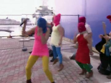 Pussy Riot, el azote de Putin: así fue su polémica primera aparición del grupo feminista en Sochi Pussy Riot, el azote de Putin: así fue su polémica primera aparición del grupo feminista en Sochi
