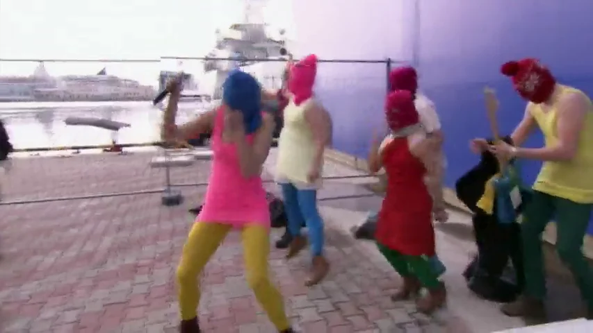 Pussy Riot, el azote de Putin: así fue su polémica primera aparición del grupo feminista en Sochi Pussy Riot, el azote de Putin: así fue su polémica primera aparición del grupo feminista en Sochi
