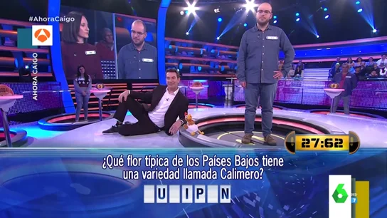 Las divertidas posturas de Arturo Valls presentando Ahora Caigo: "Está empezando a perder la cabeza" Las divertidas posturas de Arturo Valls presentando Ahora Caigo: "Está empezando a perder la cabeza"