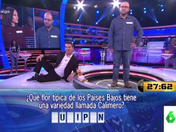 Las divertidas posturas de Arturo Valls presentando Ahora Caigo: "Está empezando a perder la cabeza" Las divertidas posturas de Arturo Valls presentando Ahora Caigo: "Está empezando a perder la cabeza"