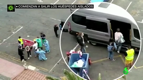 Comienzan a salir los huéspedes del Hotel H10 Costa Adeje Palace de Tenerife que permanecían aislados por el coronavirus Comienzan a salir los huéspedes del Hotel H10 Costa Adeje Palace de Tenerife que permanecían aislados por el coronavirus