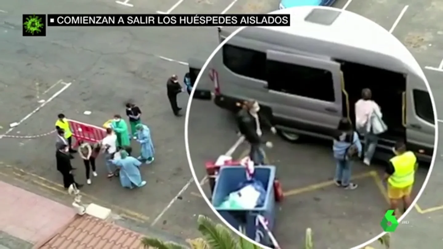 Comienzan a salir los huéspedes del Hotel H10 Costa Adeje Palace de Tenerife que permanecían aislados por el coronavirus Comienzan a salir los huéspedes del Hotel H10 Costa Adeje Palace de Tenerife que permanecían aislados por el coronavirus