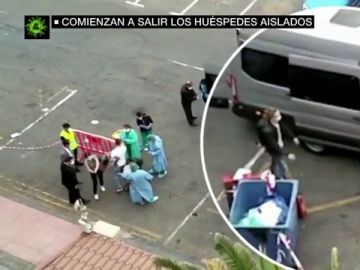 Comienzan a salir los huéspedes del Hotel H10 Costa Adeje Palace de Tenerife que permanecían aislados por el coronavirus Comienzan a salir los huéspedes del Hotel H10 Costa Adeje Palace de Tenerife que permanecían aislados por el coronavirus