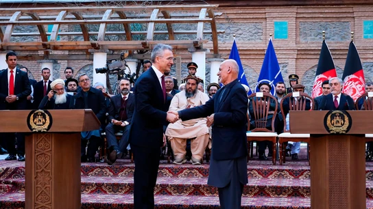 El presidente afgano Ashraf Ghani y el secretario general de la OTAN, Jens Stoltenberg El presidente afgano Ashraf Ghani y el secretario general de la OTAN, Jens Stoltenberg