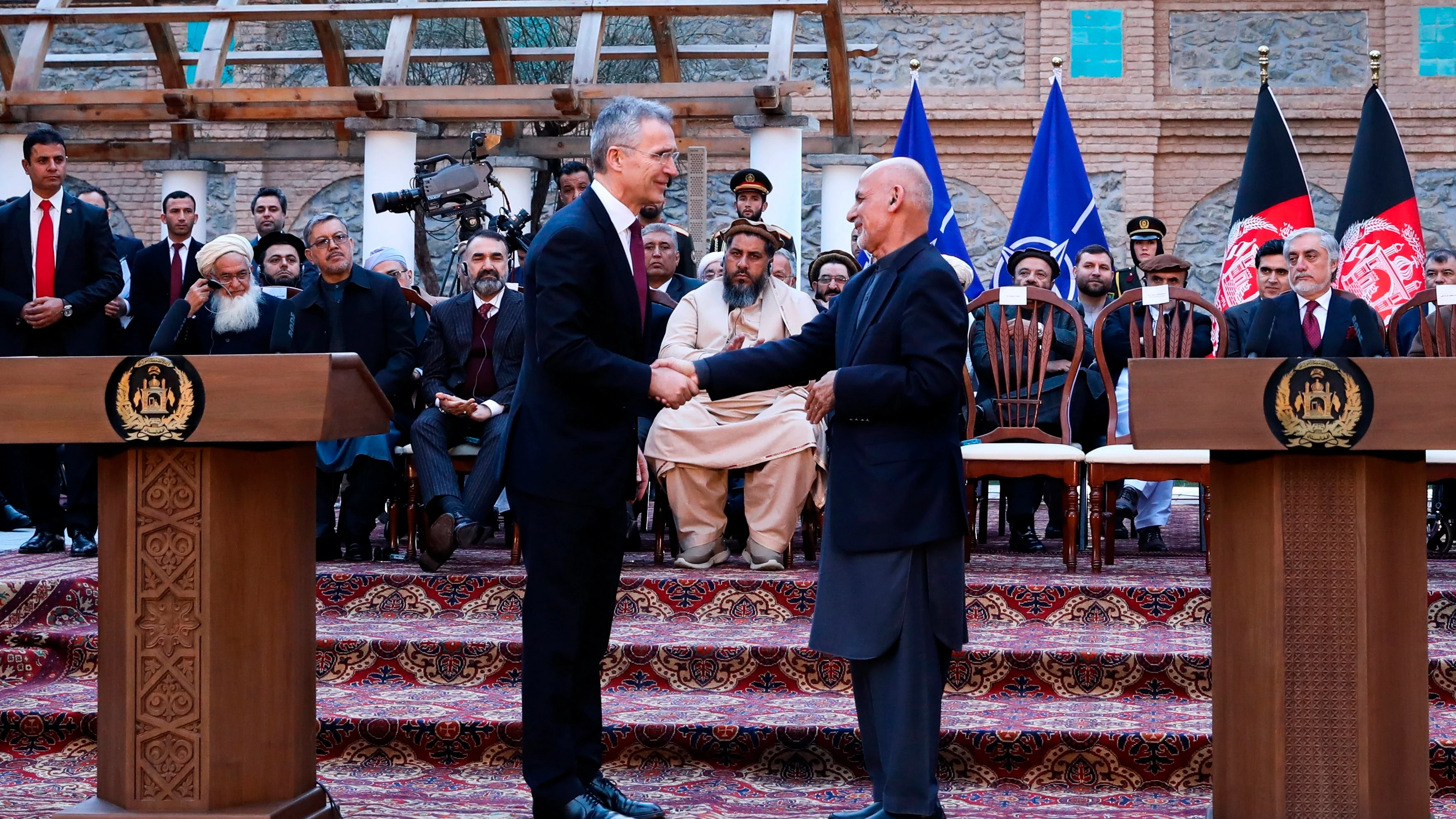 El presidente afgano Ashraf Ghani y el secretario general de la OTAN, Jens Stoltenberg