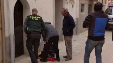 Un cerrajero abre el domicilio en el que estaba atrapada una mujer de 96 años en Marcilla
