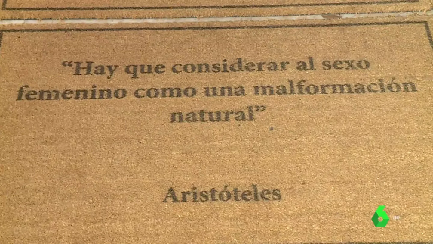 'Felpudos', la obra que te obliga a limpiarte los pies de machismo antes de entrar a la feria de arte más feminista de Madrid 'Felpudos', la obra que te obliga a limpiarte los pies de machismo antes de entrar a la feria de arte más feminista de Madrid